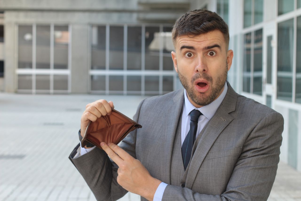 Was mache ich, wenn der Arbeitgeber den Lohn nicht zahlt? Klagen oder nicht?